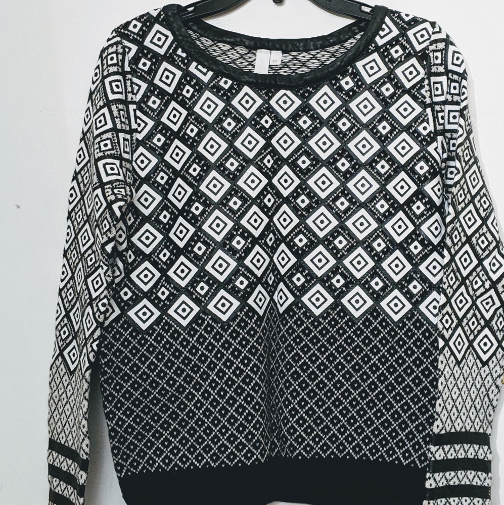 SI-IAE Geometric Patterned Sweater